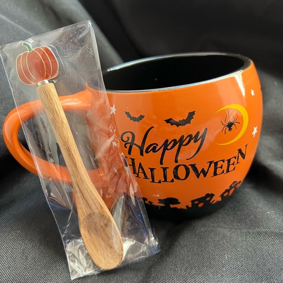 NWT Mug Bundle- Minnie Mouse Witch and Dracula Mickey Mouse Mug with Spoon - Picture 3 of 3